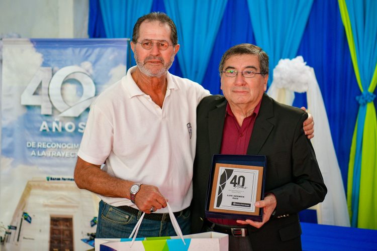 La Bancaria agasajó y distinguió a empleados con 40 años de servicio