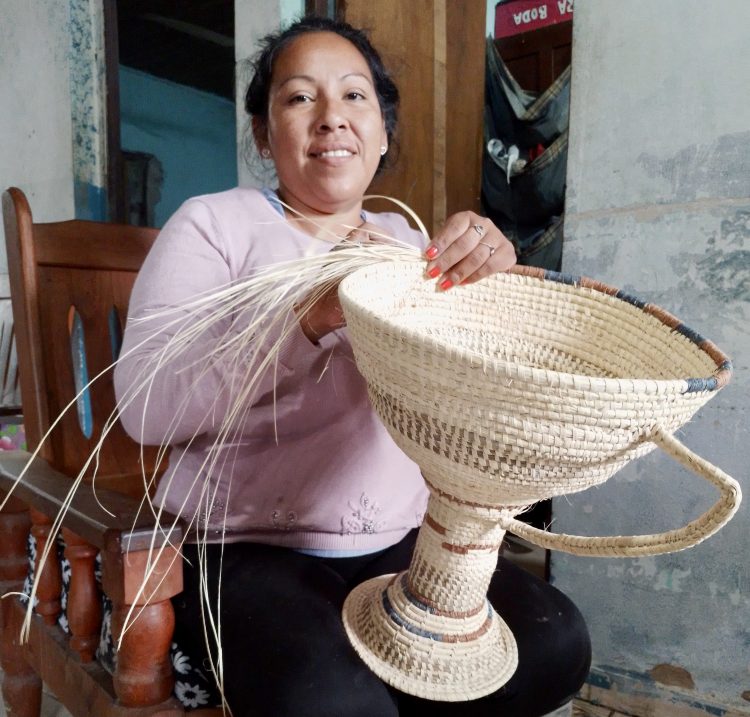 «Tuve la posibilidad de mostrar lo que es parte de nuestra cultura e identidad» dijo la artesana que creo el trofeo Gildo Insfrán