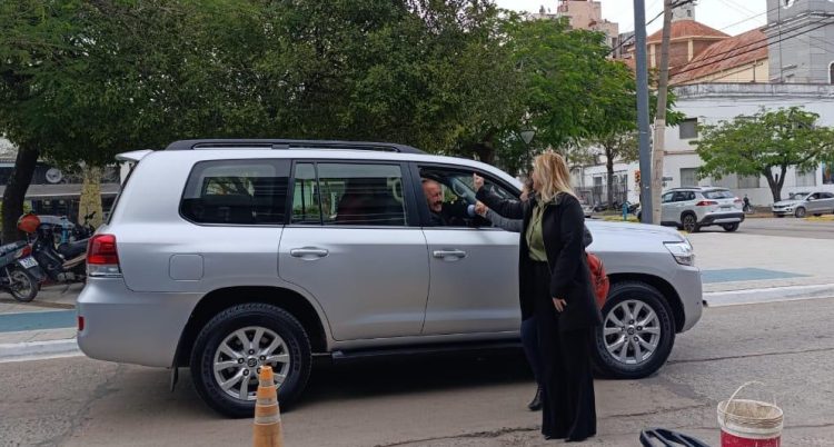 Insfrán tuvo «un bajón de presión, ya está en la residencia, no fue internado», tuvo tiempo para una selfie