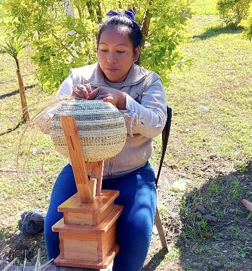 «Tuve la posibilidad de mostrar lo que es parte de nuestra cultura e identidad» dijo la artesana que creo el trofeo Gildo Insfrán