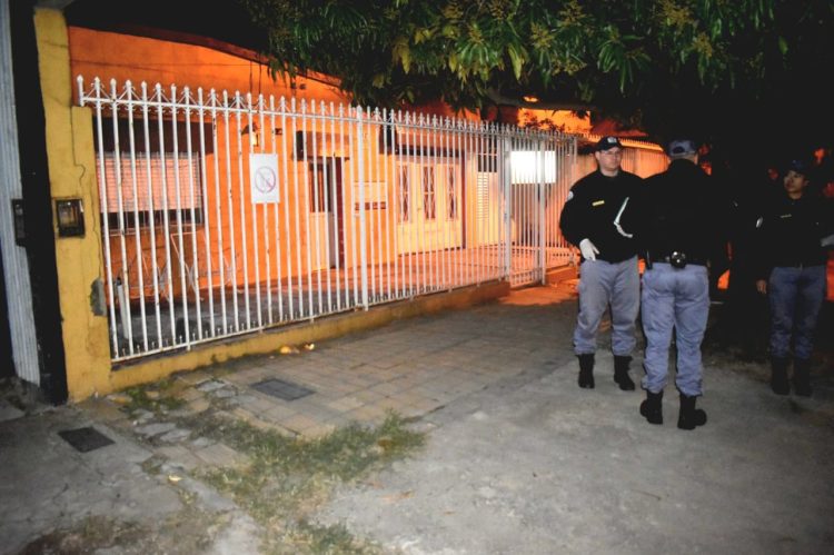 Vecino arrojó gas pimienta al público que intentaba ingresar al acto de inauguración de los Juegos Evita 