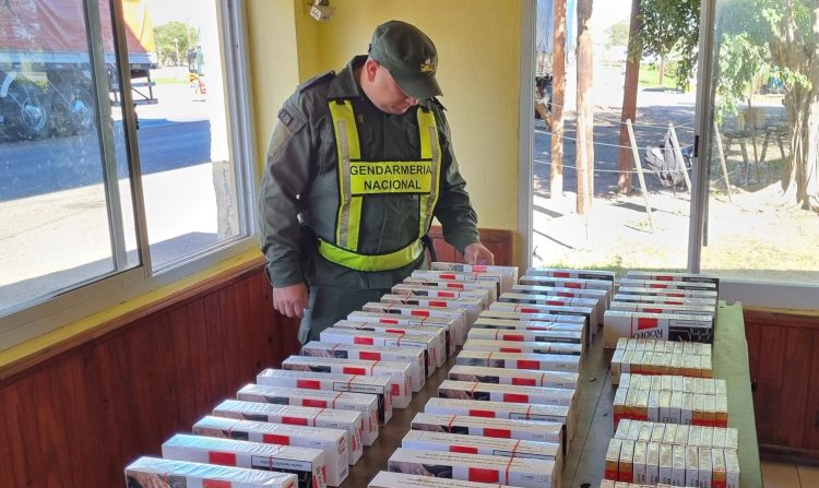 Gendarmería decomisó cubiertas y cigarrillos ingresados de contrabando
