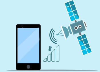 ¿Qué consideraciones se deben tomar al jugar online con una conexión de internet satelital?