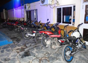 Le sacaron las motos a 23 «motoqueros» que hacían «willy» y cruzaban semáforos en rojo