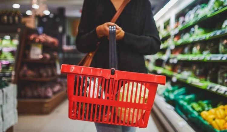 Economía en declive: 6 de cada 10 argentinos consumen menos que el año pasado