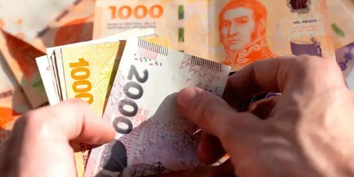 Brutal caída del poder adquisitivo del salario mínimo en la «era Milei»