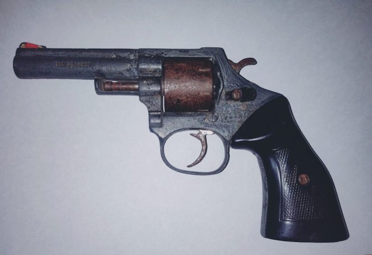 Detuvieron a un hombre por disparar “en el tórax” a otro con un arma de fuego