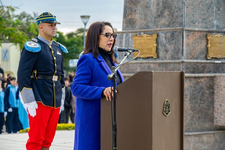 El gobernador Insfrán presidió el acto conmemorativo del Día de la Independencia
