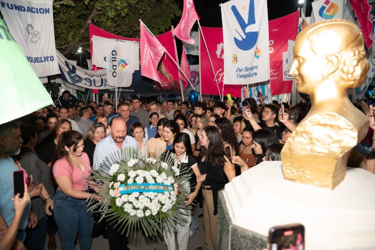 El gobernador Gildo Insfrán encabezó el homenaje a Evita, a 72 años de su paso a la inmortalidad  