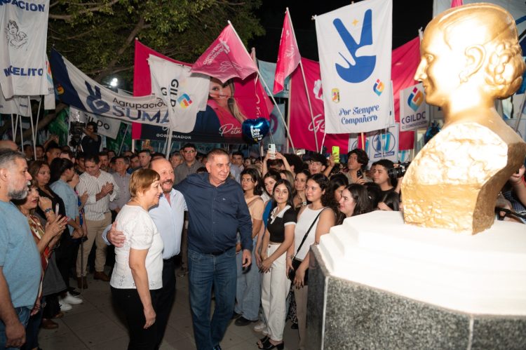 El gobernador Gildo Insfrán encabezó el homenaje a Evita, a 72 años de su paso a la inmortalidad  