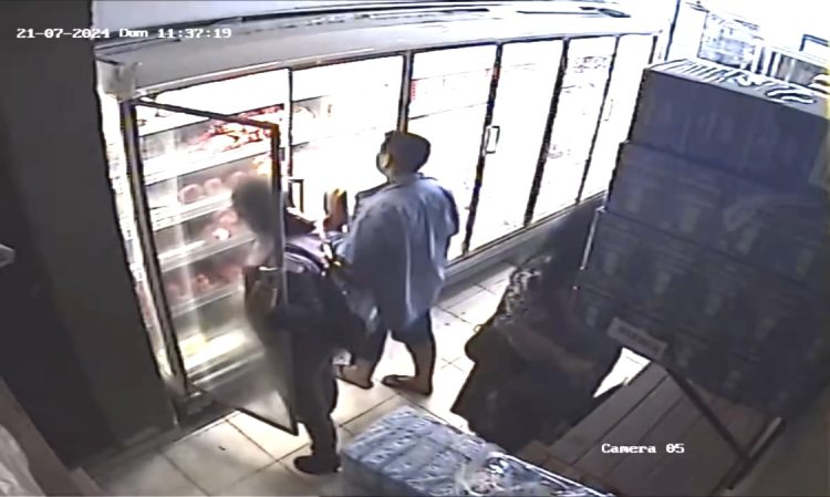 Así actúan las «mecheras», robaron una horma de queso en fiambrería del C5 (video)