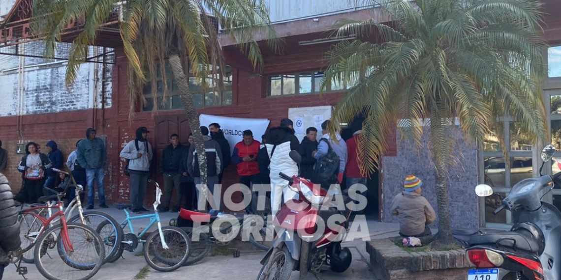 Formoseños se prestan al escaneo del iris, cobran en criptomonedas, pero «le cambian por pesos» a menor valor (VIDEO)