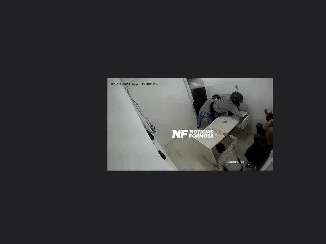 Asalto expres, en 40 segundos se llevaron cerca de 60 mil dólares de una casa de cambio (videos)