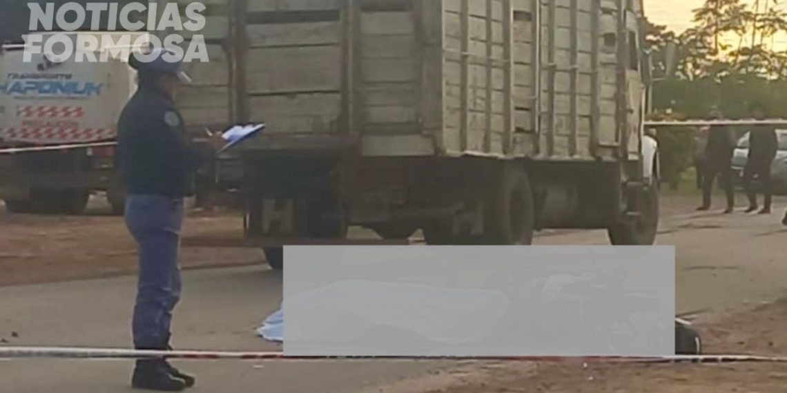 Motociclista chocó contra un camión y falleció