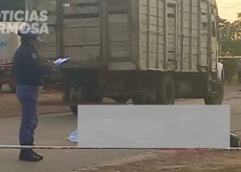 Motociclista chocó contra un camión y falleció