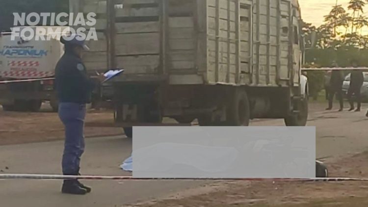 Motociclista chocó contra un camión y falleció