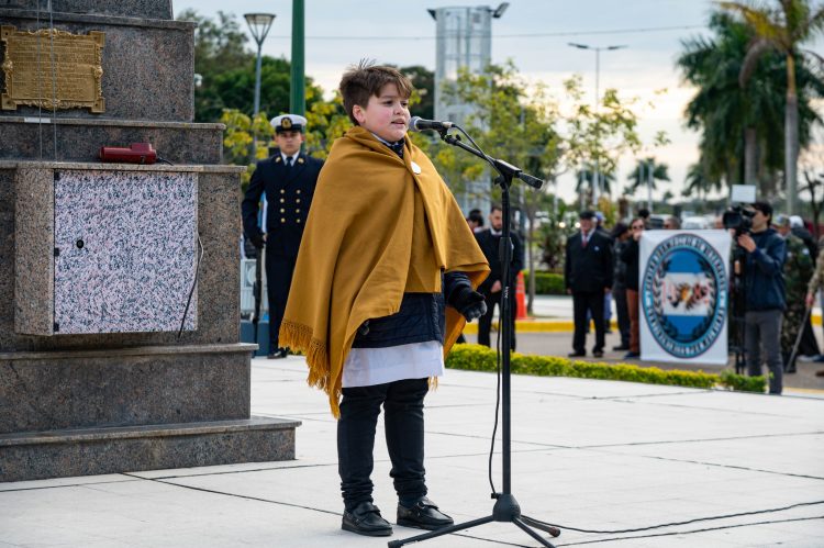 El gobernador Insfrán presidió el acto conmemorativo del Día de la Independencia