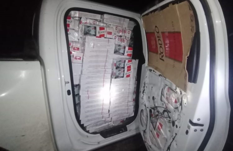 Llevaba contrabando por 50 millones, evadió control policial y escapó dejando una Toyota Hilux abandonada