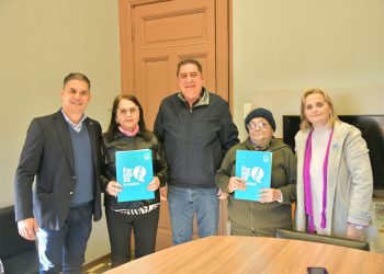 Vecinas del barrio Eva Perón recibieron escrituras de terrenos