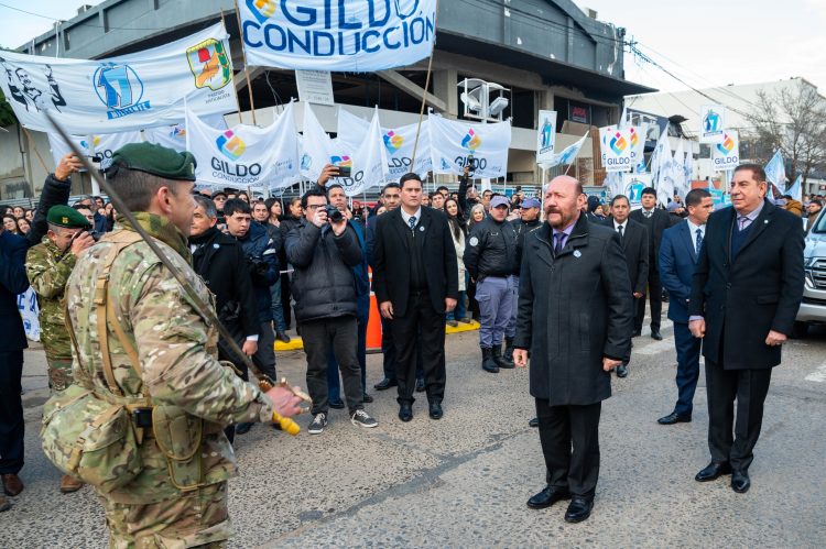 El gobernador Insfrán presidió el acto conmemorativo del Día de la Independencia