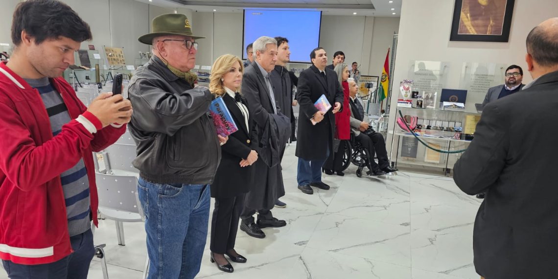 Un día antes de partir, el «Loco» Rossi fue distinguido en Paraguay