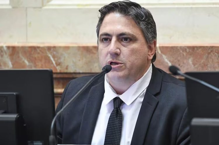 Avance en el Senado para compensación de ex combatientes del octubre del 75