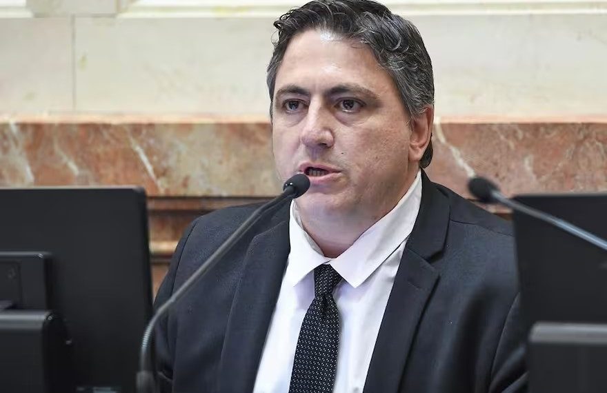 Avance en el Senado para compensación de ex combatientes del octubre del 75