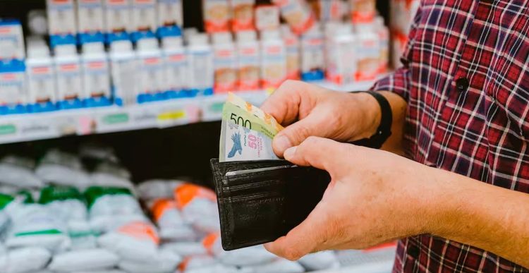 La clase media encontró su «rebusque» para ahorrar en el súper y hacer rendir el sueldo