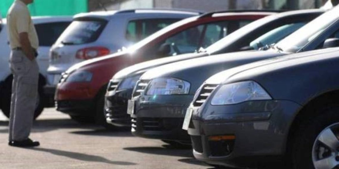 El Gobierno reducirá impuestos para los trámites de compra y venta de autos