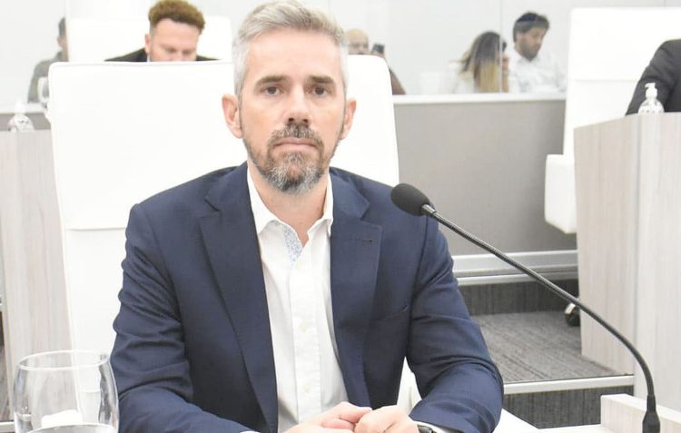 Evans ideó proyecto para beneficiar a comerciantes del perímetro de Estacionamiento Medido