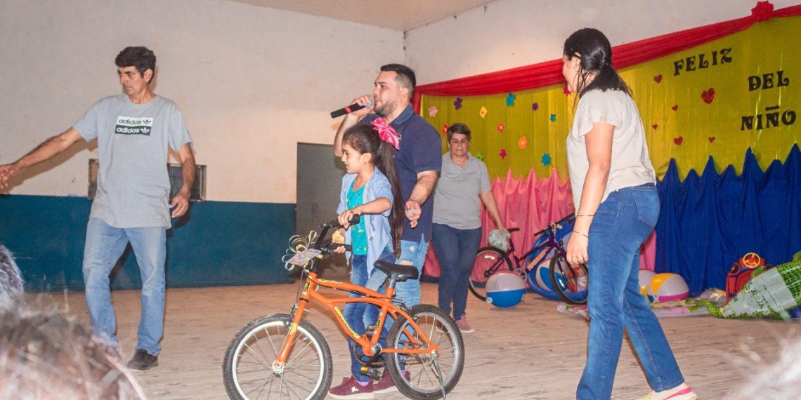 Colorida jornada de festejos para los niños en su día en Ingeniero Juárez