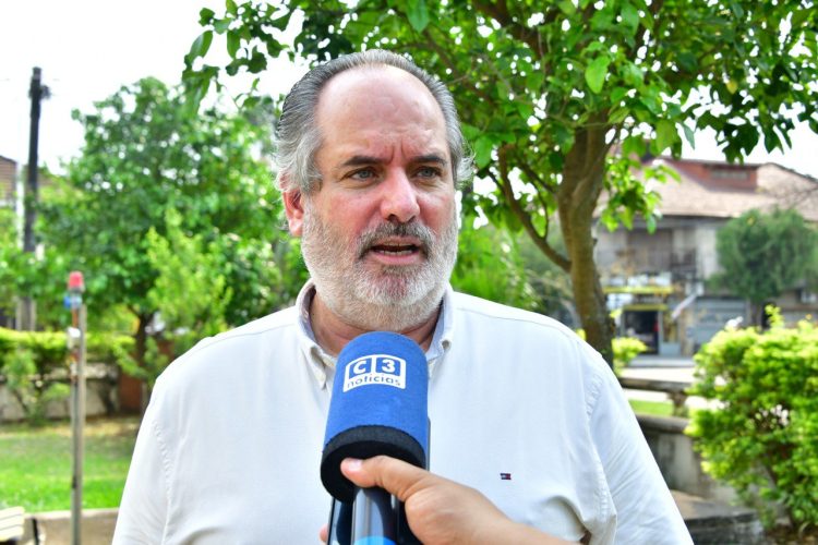 Por bajante del río Paraguay, colocan bomba auxiliar para toma de agua