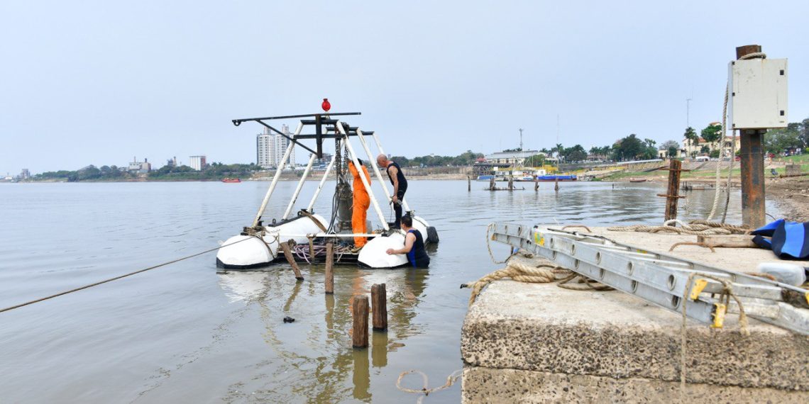 Por bajante del río Paraguay, colocan bomba auxiliar para toma de agua