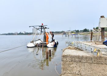 Por bajante del río Paraguay, colocan bomba auxiliar para toma de agua