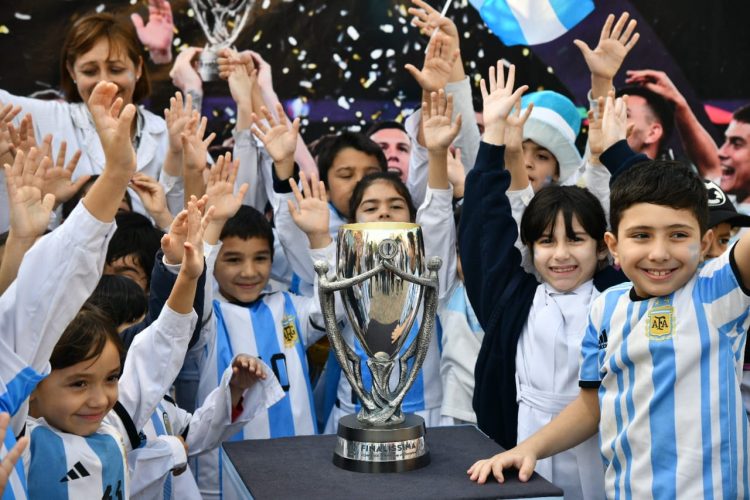 La Copa del Mundo, la de América y el trofeo de la Finalissima están en Formosa en una muestra futbolera de lujo