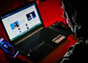 Tiene 19 años, se dedicaba a estafas virtuales. Lo detuvo la Policía