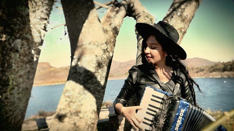Nuestros artistas: Johana Riviz presenta su nuevo trabajo musical