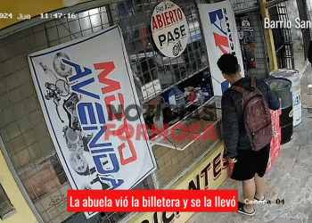 Siempre que cae una billetera… alguien la lleva (video)