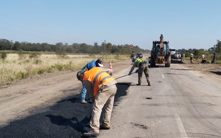Comenzó bacheo de la ruta provincial 1, tramo El Colorado-Villafañe
