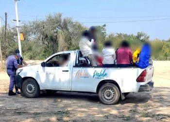 Secuestraron camioneta de la Municipalidad de Las Lomitas por llevar varias personas «en la caja» del vehículo