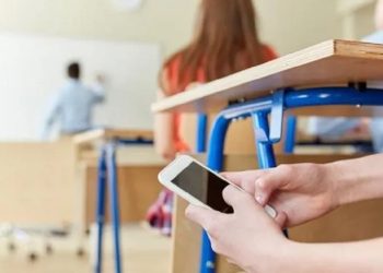 Colegio privado de Clorinda restringe uso de celulares en el aula