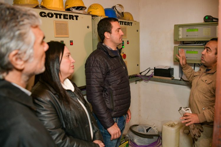 Eber Solís visitó la fábrica formoseña de colchones y sommiers