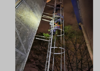 La Policía evitó que un adolescente «en estado de ebriedad» se lanzara al vacío desde una torre