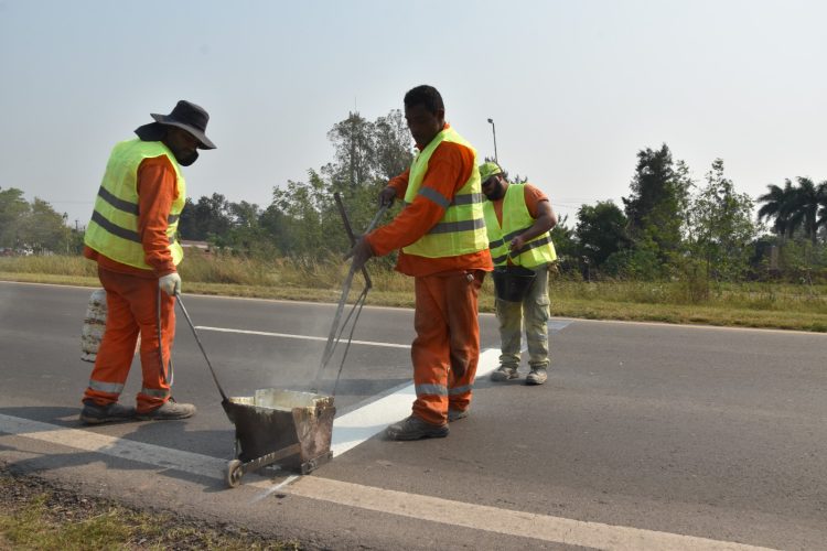 Vialidad Nacional realiza trabajos de demarcación y señalización en la autovía R11