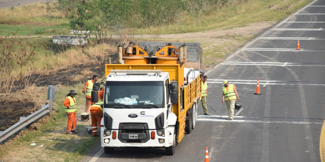 Vialidad Nacional realiza trabajos de demarcación y señalización en la autovía R11