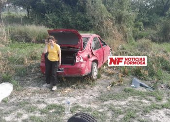 Al intentar esquivar una moto terminaron dando vuelcos en la ruta