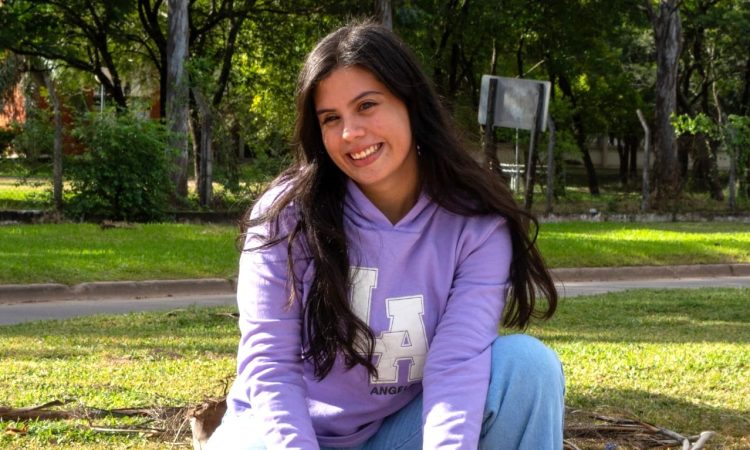 Lanzan campaña solidaria para recaudar fondos y que una joven lomitense no quede ciega