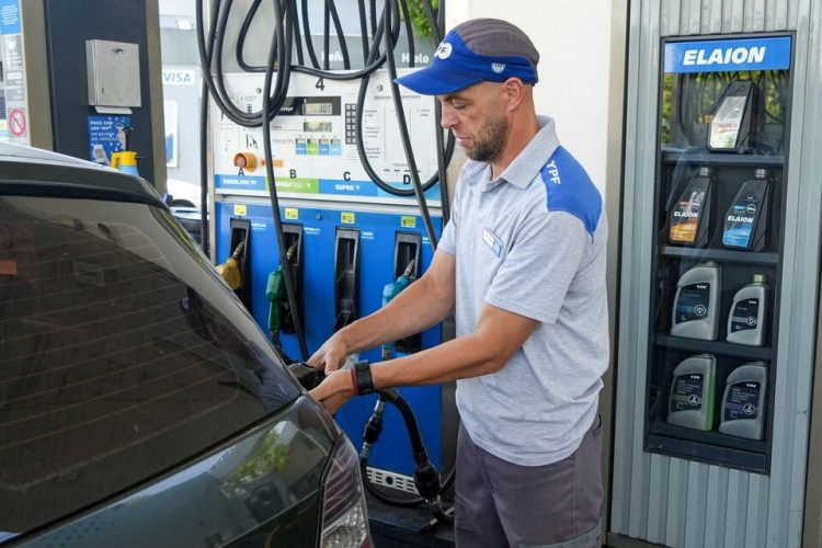 Aumento del precio de la nafta: ¿cuánto subió desde que asumió Javier Milei?