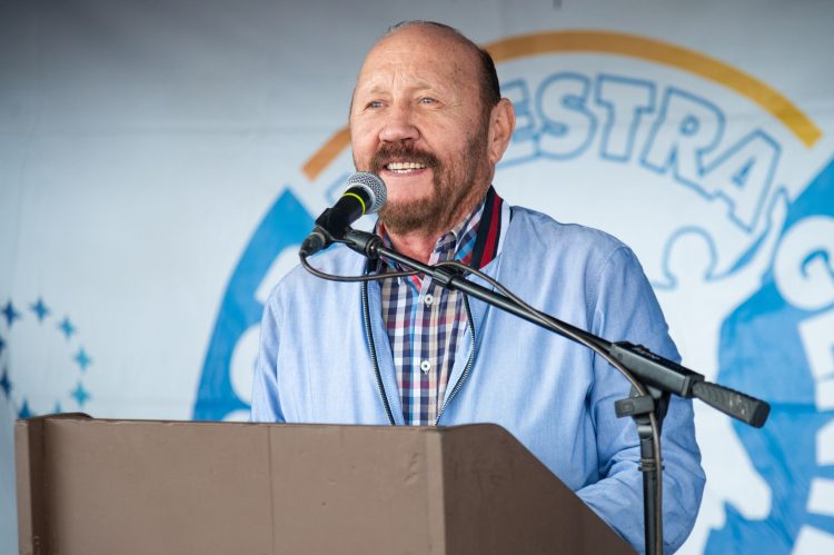 Gildo asegura que Milei “les saca (beneficios) a las clases medias, a los humildes y a los jubilados”, para beneficiar a empresarios