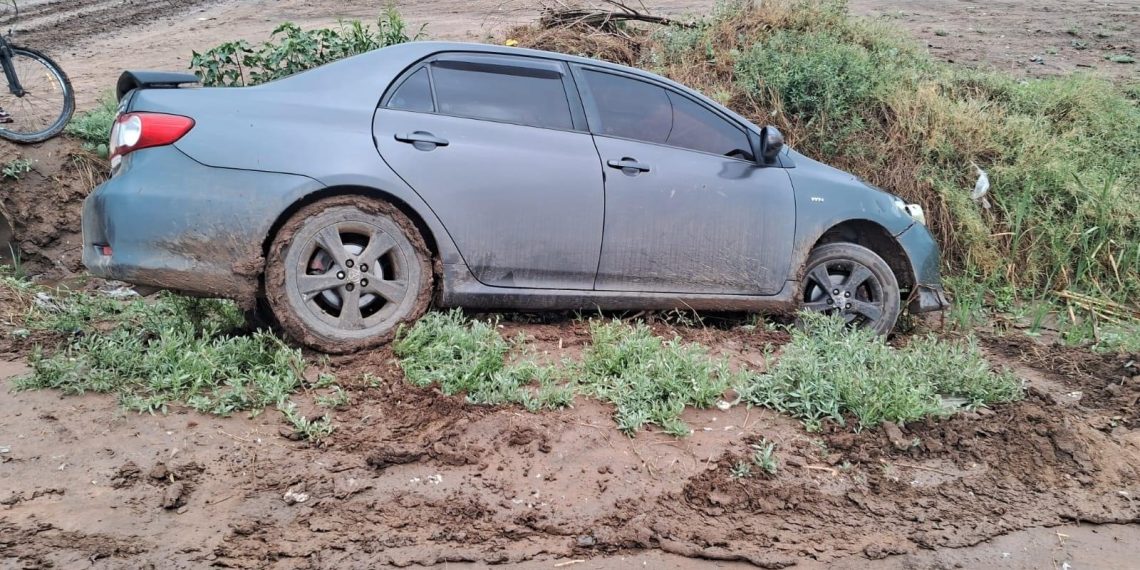 Un niño de 9 años subió a un auto con la llave puesta, lo encendió, manejó y terminó en un zanjón